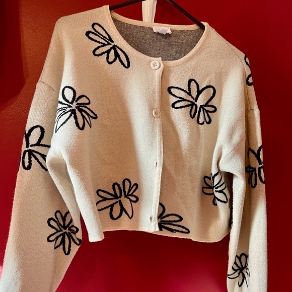 Two-piece, sweater cardigan and tank - Picture 4 of 6